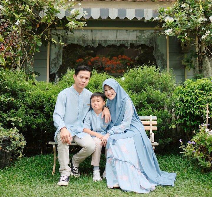 7 Ide Outfit Family Couple ala Larissa Chou & Ikram Rosadi