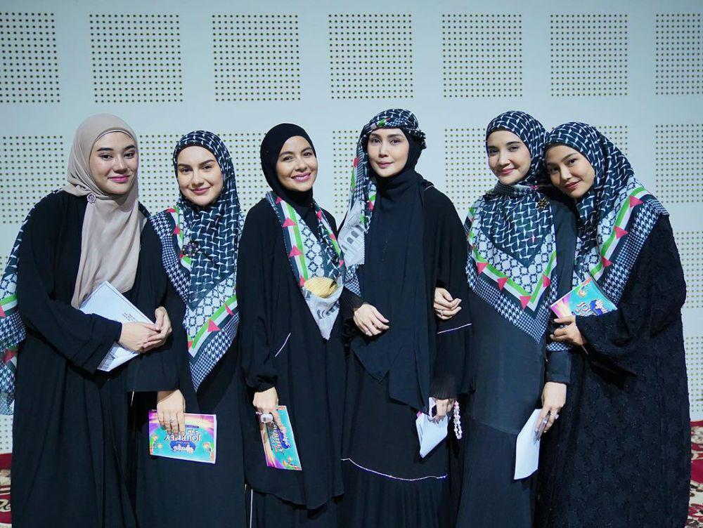 7 Potret Irish Bella dan Para Seleb Suarakan Palestina di Hijrahfest