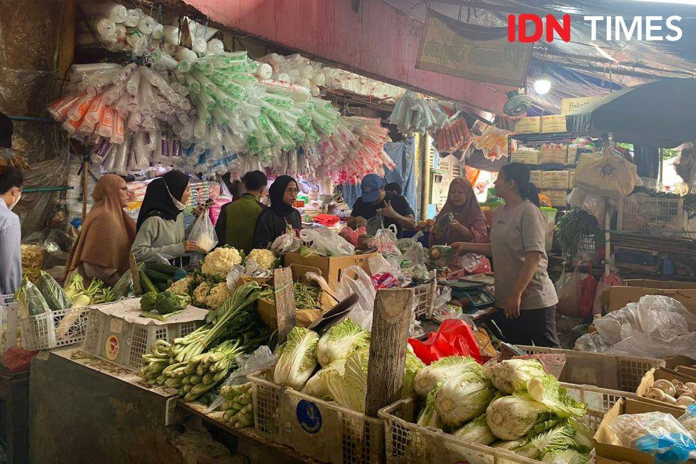 Ilustrasi pasar tradisional. (IDN Times/Vadhia Lidyana)