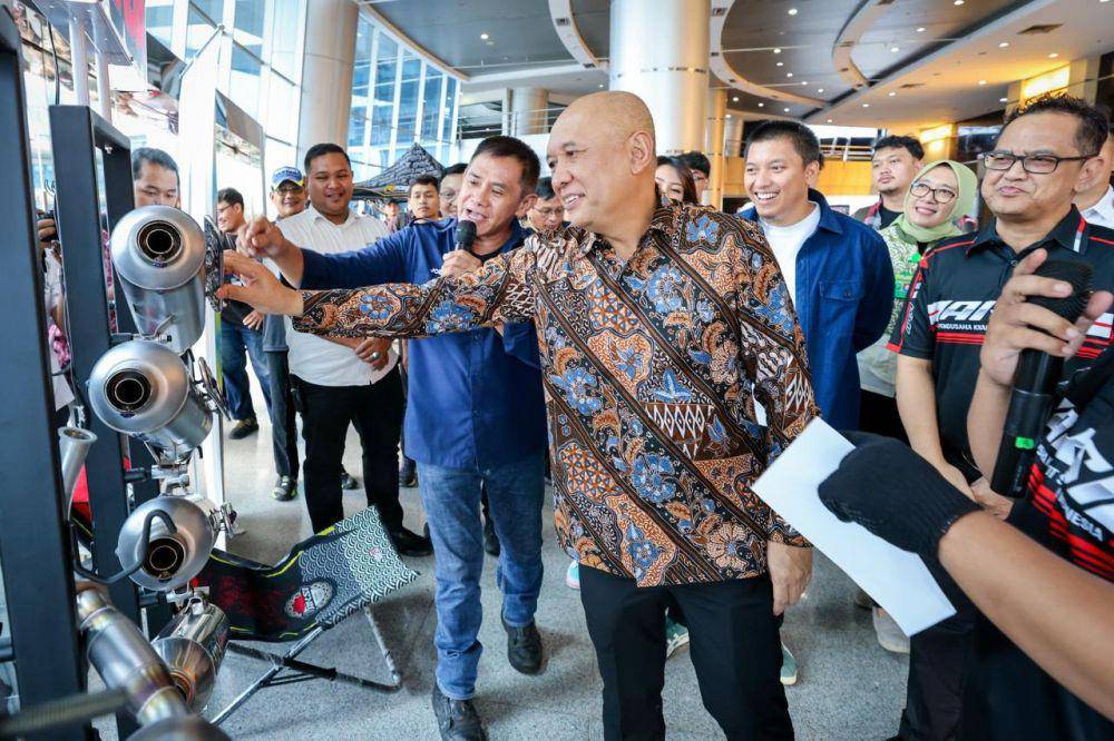 Menteri Koperasi dan UKM (MenKopUKM) Teten Masduki saat hadir di acara Demo Day Knalpot Aftermarket di Gedung Smesco, Jakarta, Senin (25/3). (dok. KemenKopUKM)