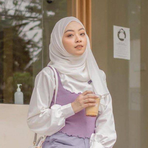 pilihan hijab yang cocok dipadukan baju warna lilac (instagram.com/meiraniap)