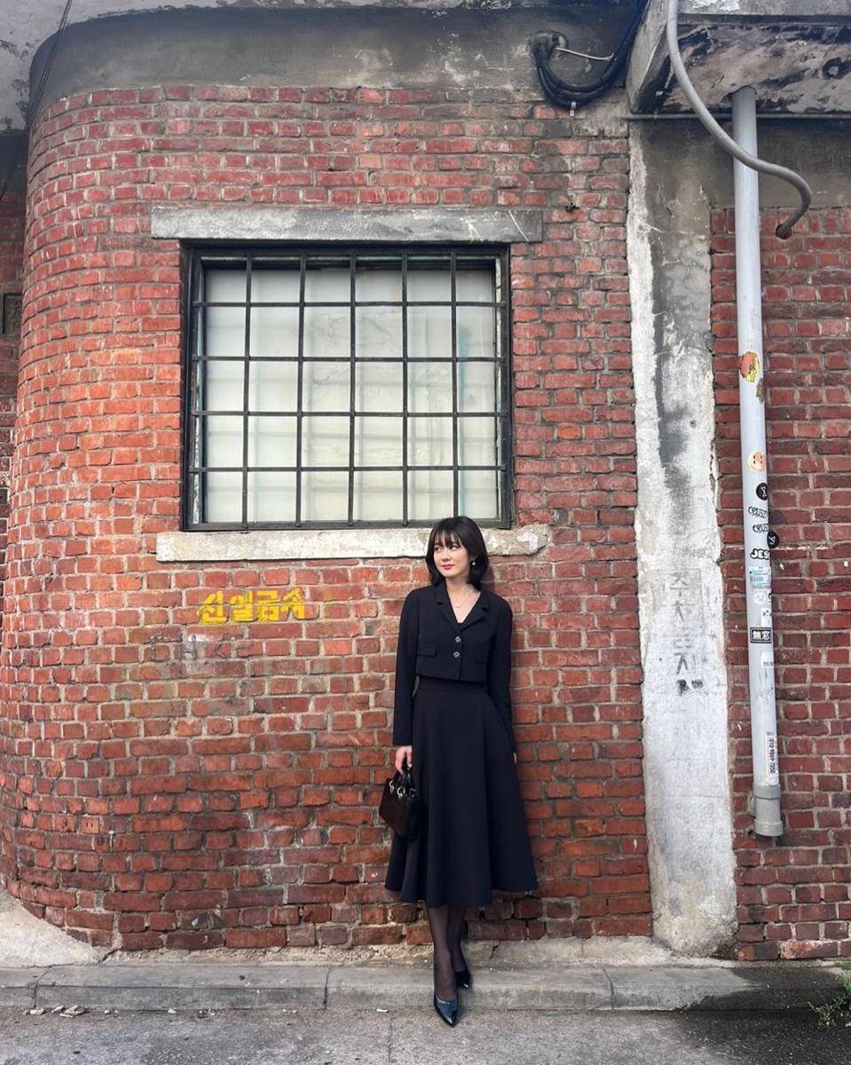 outfit anggun (instagram.com/nara0318)