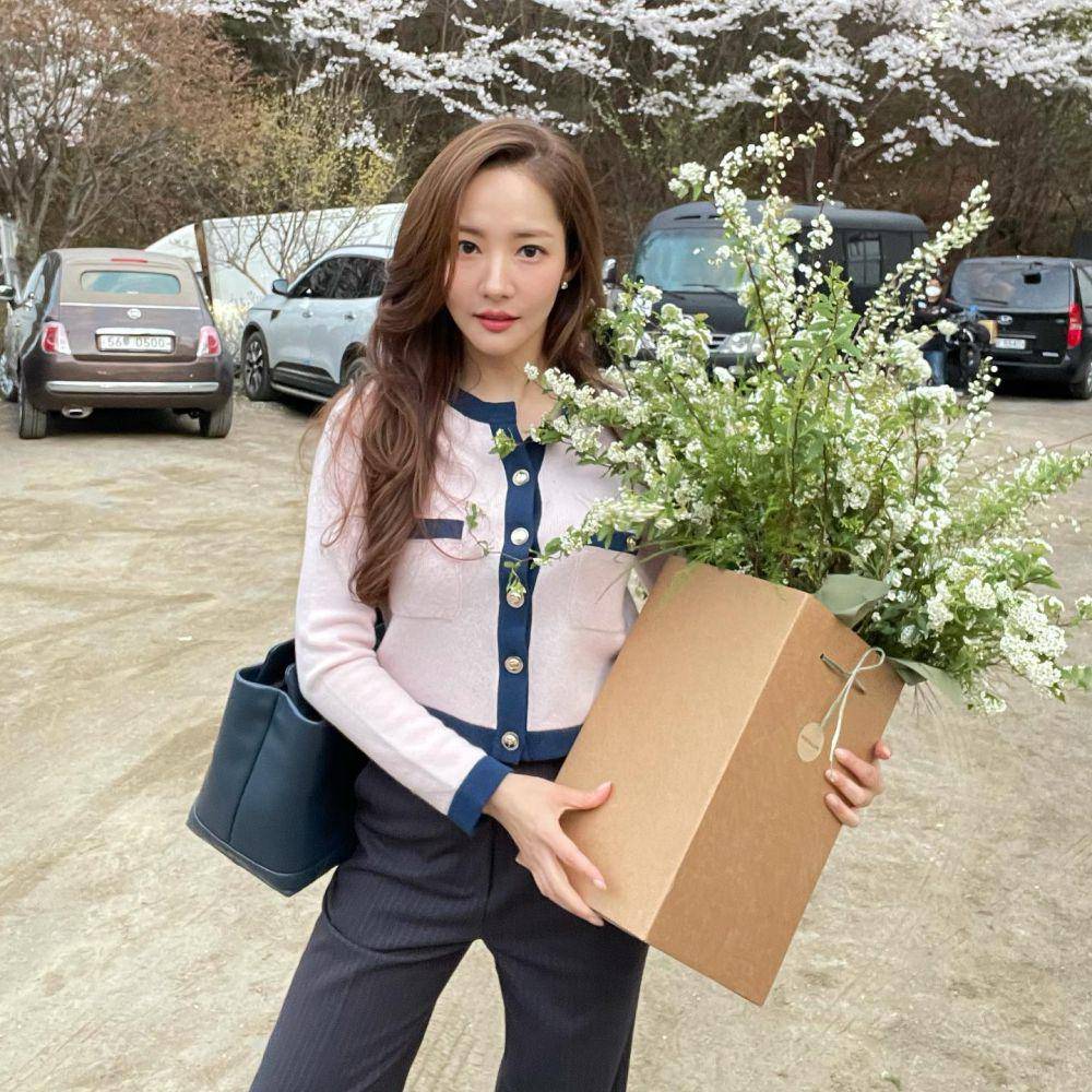 outfit anggun (instagram.com/rachel_mypark)