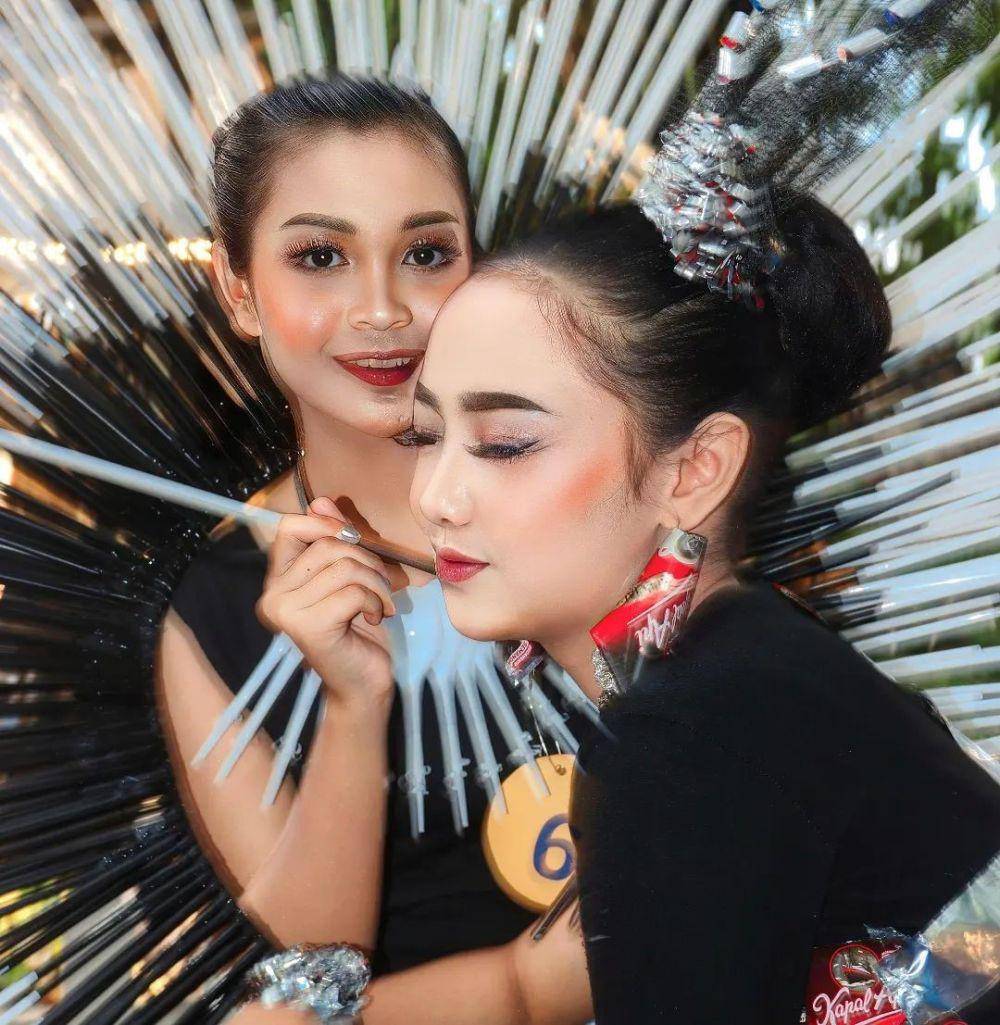 Pertunjukan Busana dari barang bekas di Kampoeng Mahoni (instagram.com/kampoengmahoni)