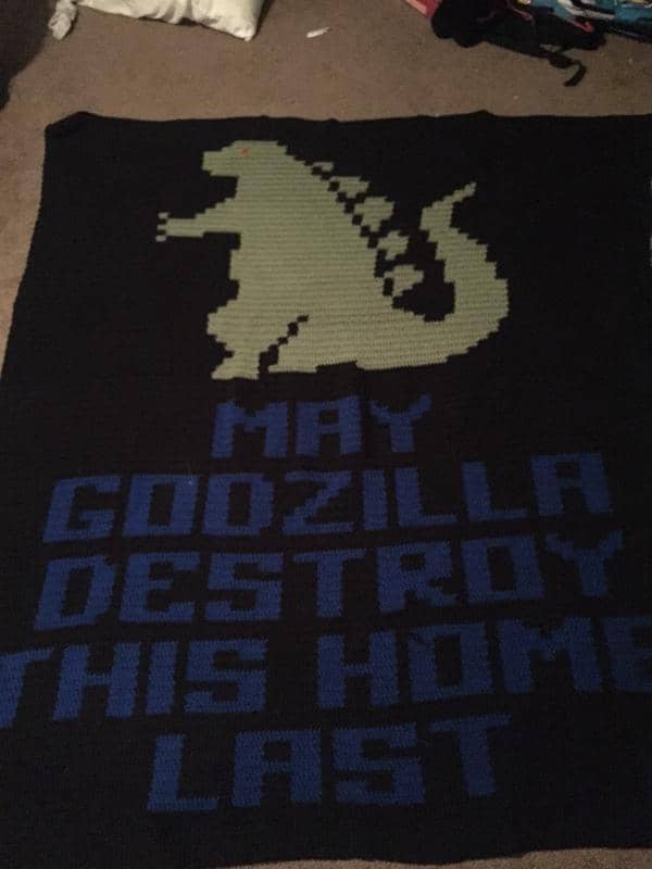 potret rajutan tangan bertema Godzilla (reddit.com/user/Po0pSco0p)