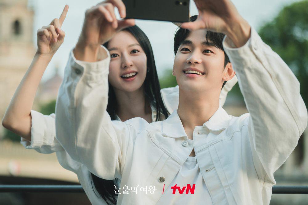Kim Ji Won dan Kim Soo Hyun di Queen of Tears (twitter.com/CJnDrama)