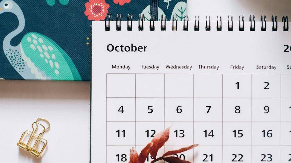 ilustrasi kalender Oktober (pexels.com/Leeloo The First)