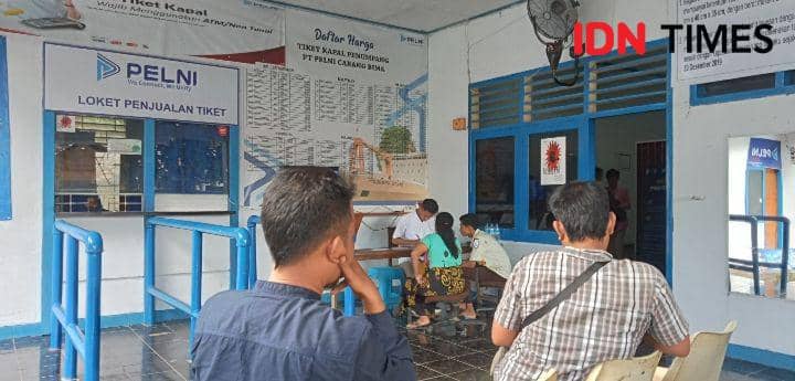 Foto situasi loket Kantor Pelni Cabang Bima (IDN Times/Juliadin)
