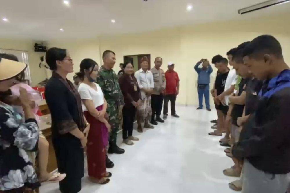 Para pemuda berpesta miras dipertemukan dengan orangtuanya (Dok.IDN Times/istimewa)