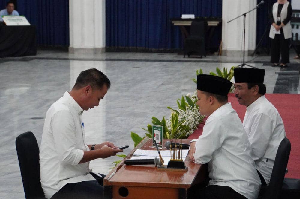 Bey Ajak ASN dan Warga Jabar Segera Bayar Zakat Lewat Baznas