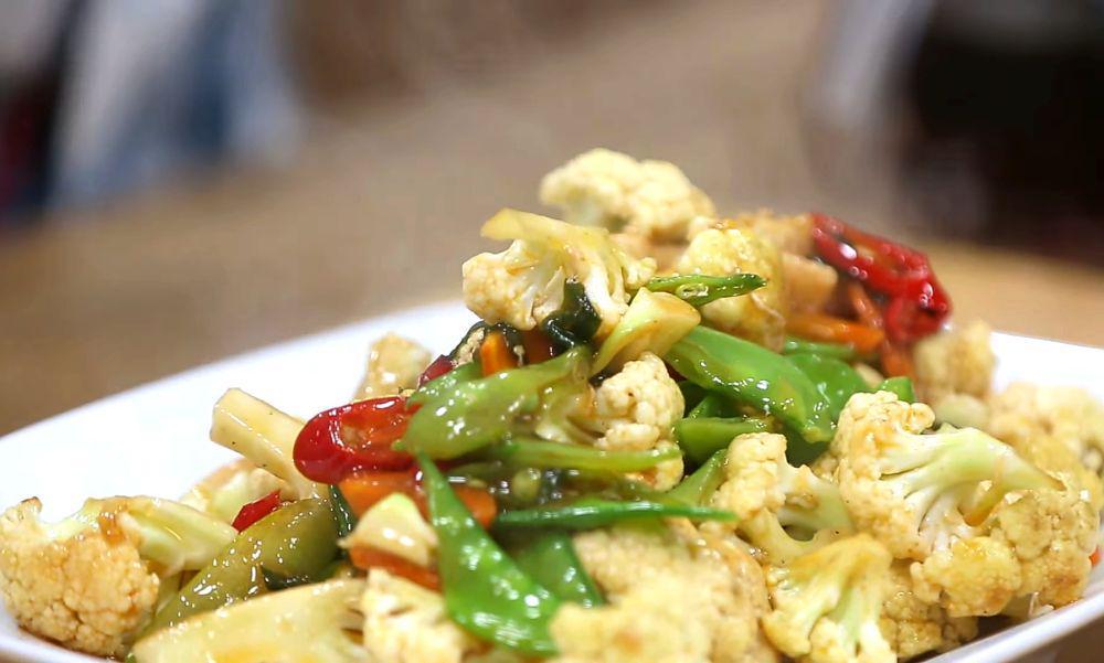 Resep Cah Kembang Kol Ayam Simpel, Sabi Banget Buat Makan Sahur!