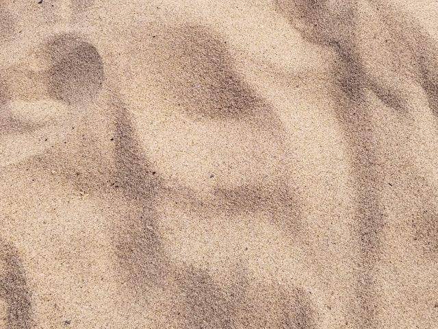 ilustrasi Pasir pantai (unsplash.com/Jim Gade)