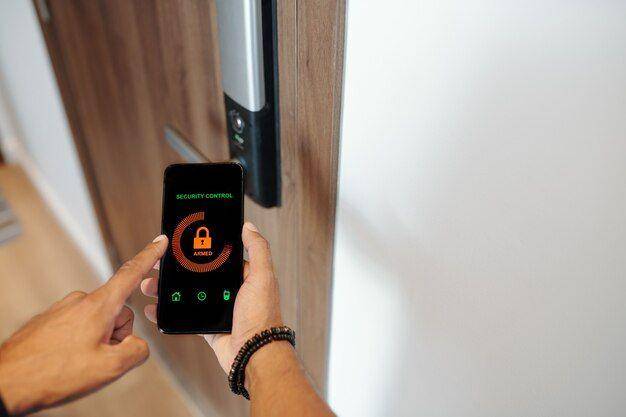 ilustrasi smart lock dengan NFC (Freepik.com/dragonimages)