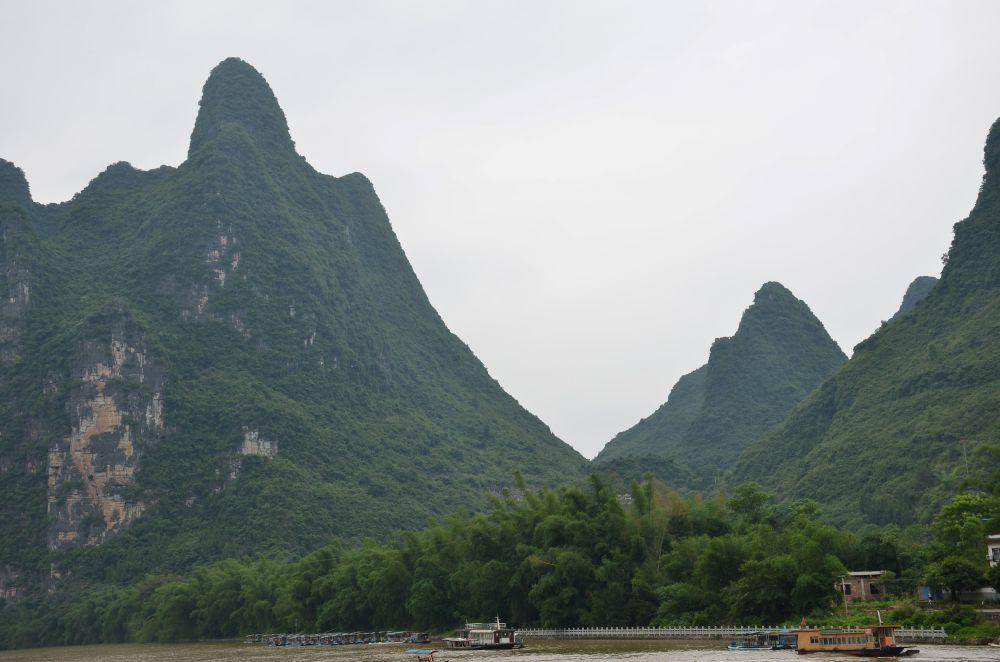 Pemandangan Yangdi di Yangshuo, Guilin, China (Shankar s. from Dubai, united arab emirates, CC BY 2.0, via Wikimedia Commons)