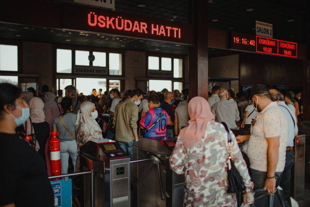 Ilustrasi kembali ke kampung halaman. Pexels: Faruk Tokluoğlu