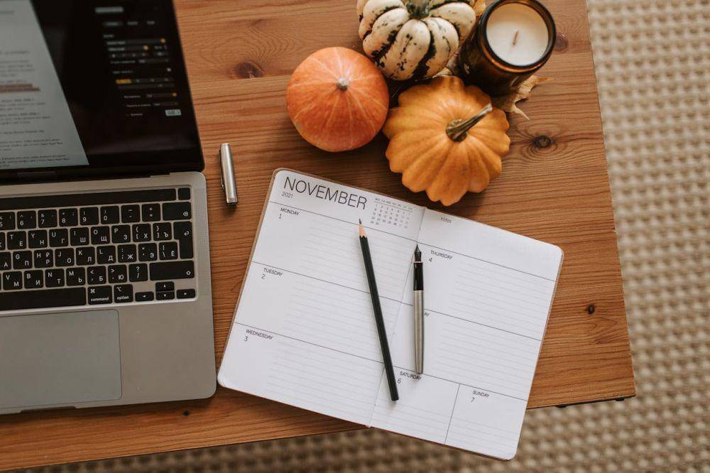 ilustrasi kalender November (pexels.com/Vlada Karpovich)