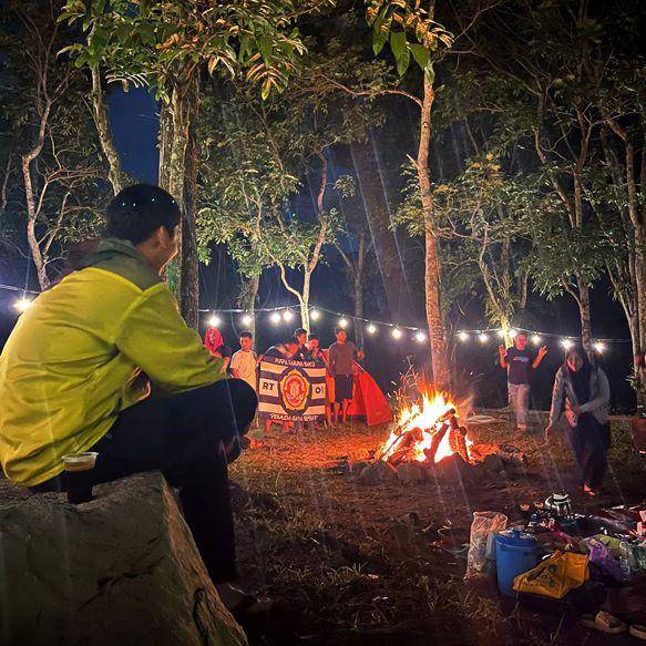 Suasana kamping di Kampoeng Mahoni (instagram.com/kampoengmahoni)