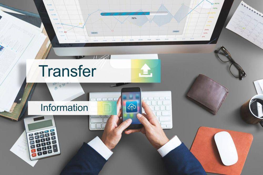 ilustrasi transfer data dengan NFC (Freepik.com/rawpixel.com)