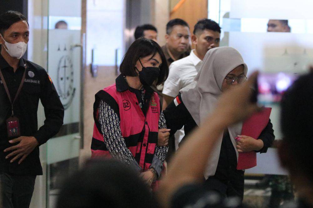Crazy rich Pantai Indah Kapuk (PIK), Helena Lim ditetapkan tersangka dengan dugaan tindak pidana korupsi dalam tata niaga komoditas timah di wilayah Izin Usaha Pertambangan (IUP) PT Timah Tbk, 2015 sampai 2022. (Dok. Kejagung)