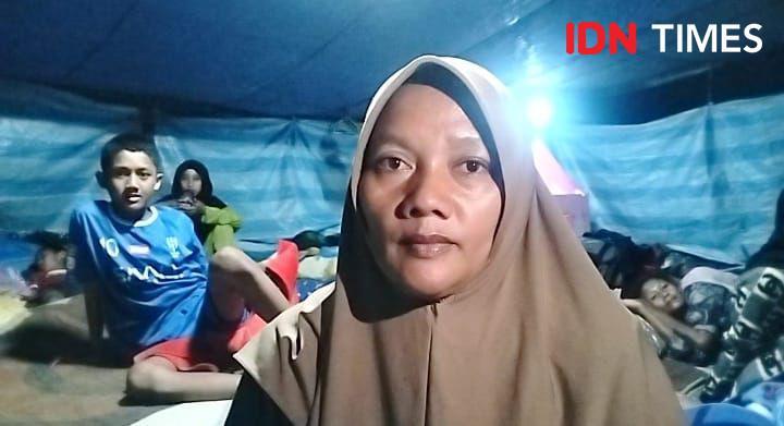 Pengungsi Gempa Bawean Menunggu Bantuan Pemerintah