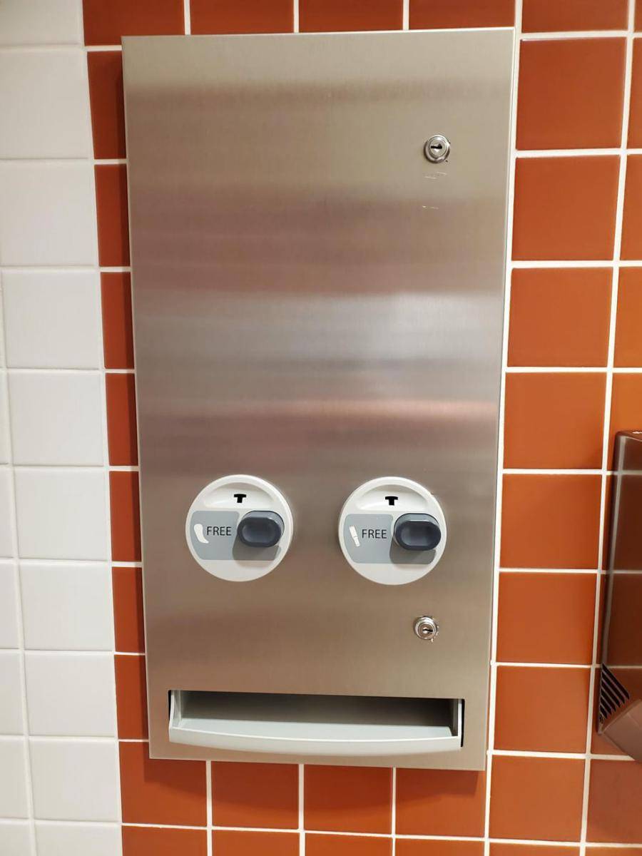 potret objek ekspresi side eye (reddit.com/user/_AttilaTheNun_)