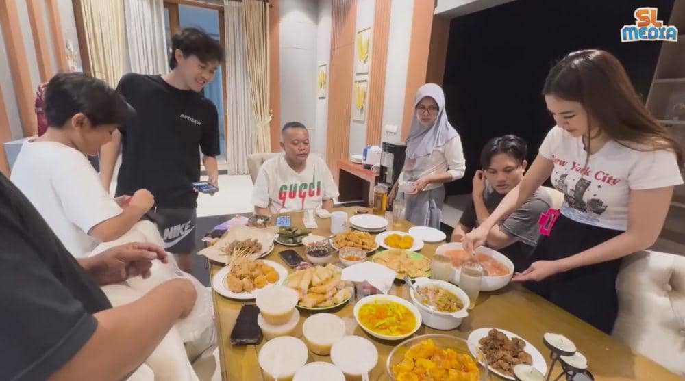 Sule buka puasa bareng calon menantu (YouTube.com/SL Media)