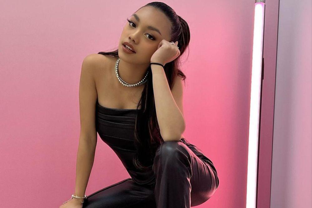 7 Potret Naura Ayu di Event YSL Beauty, Ketemu Danielle NewJeans