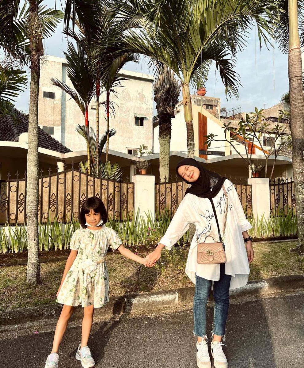 ide padu padan tunik ala artis dan selebgram (instagram.com/nashwaaaz)