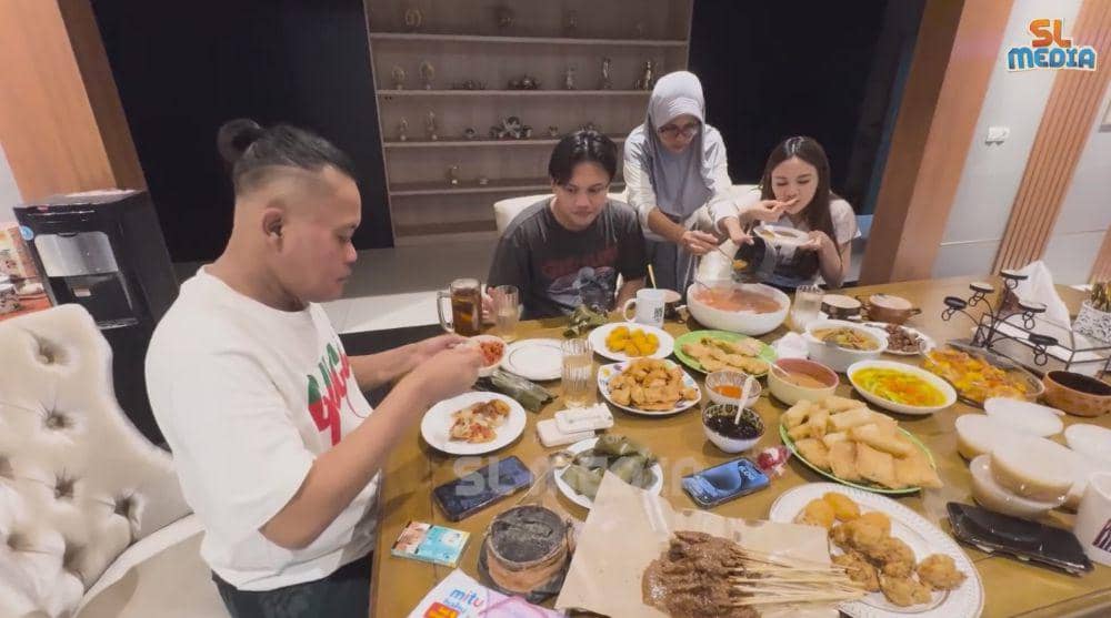 Sule buka puasa bareng calon menantu (YouTube.com/SL Media)