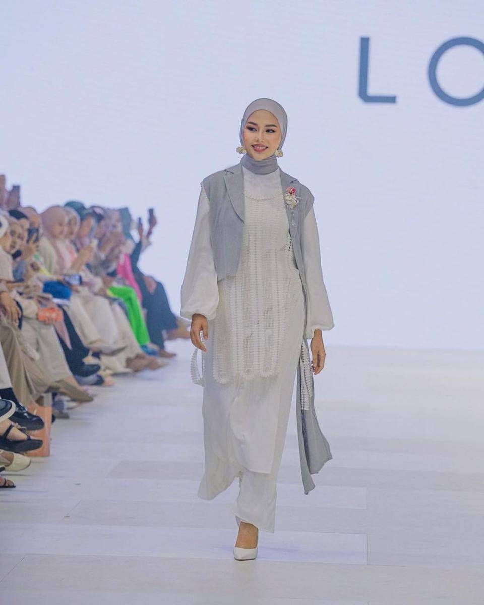 ide padu padan tunik ala artis dan selebgram (instagram.com/daraarafah)