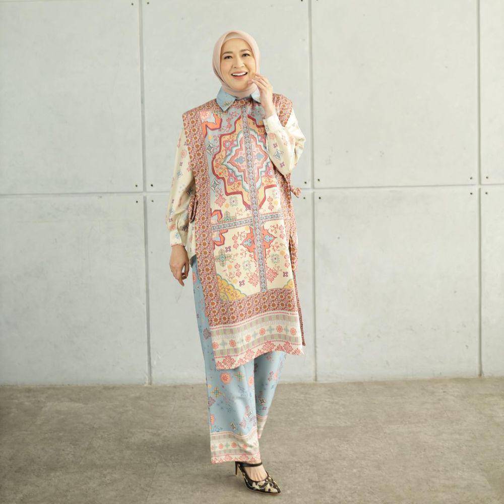 ide padu padan tunik ala artis dan selebgram (instagram.com/okieagustina_)
