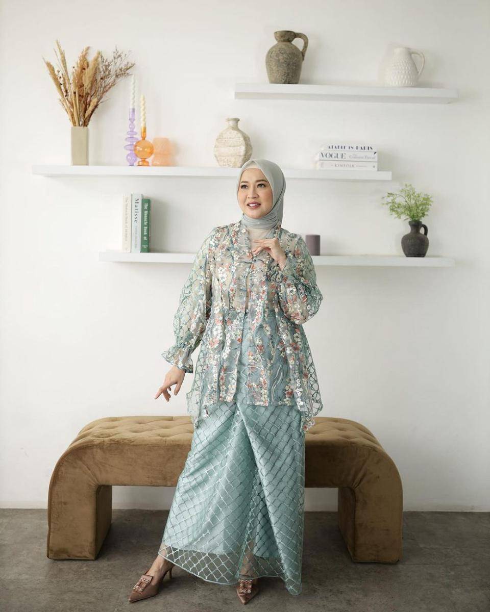 inspirasi outfit chic untuk lebaran (instagram.com/okieagustina_)