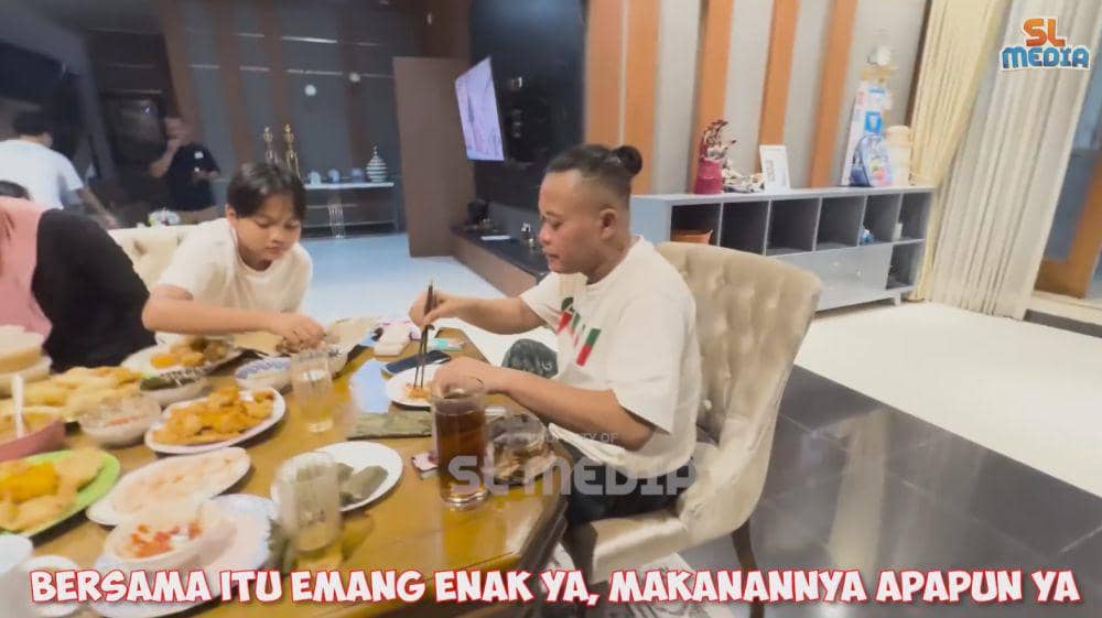 Sule buka puasa bareng calon menantu (YouTube.com/SL Media)