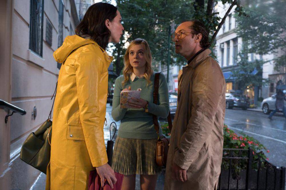 Rebecca Hall, Elle Fanning, dan Jude Law dalam film A Rainy Day in New York. (dok. Signature Entertainment/A Rainy Day in New York)
