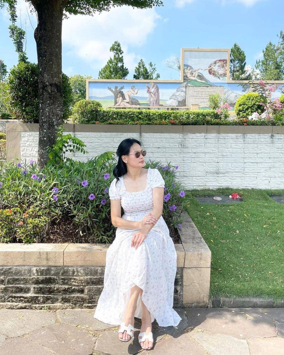 OOTD Donna Harun pakai Kacamata (instagram.com/donnaharunofficial)