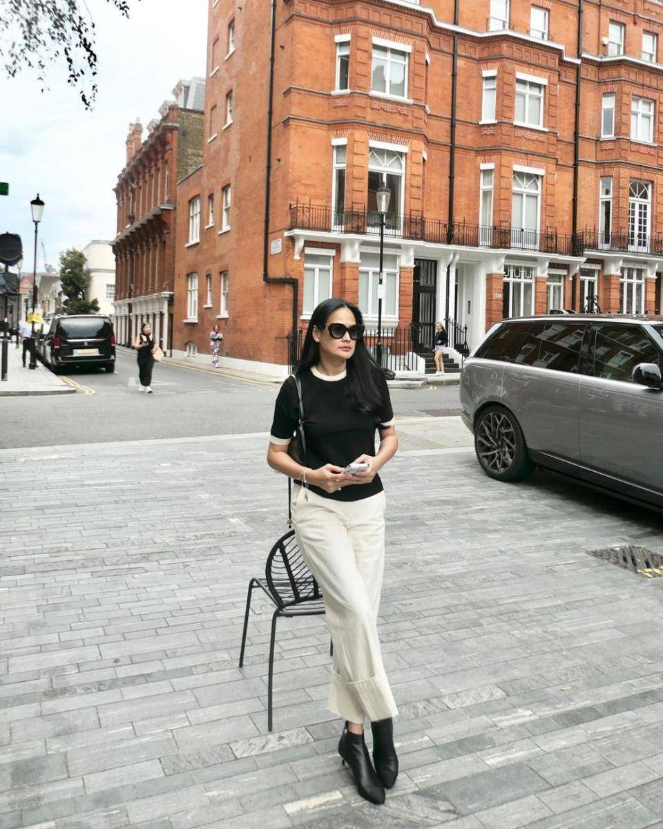 OOTD Donna Harun pakai Kacamata (instagram.com/donnaharunofficial)
