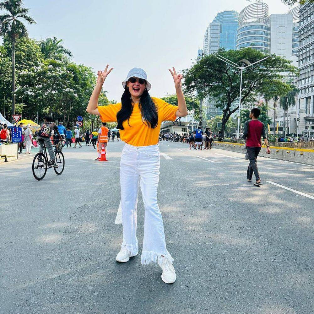 OOTD Donna Harun pakai Kacamata (instagram.com/donnaharunofficial)