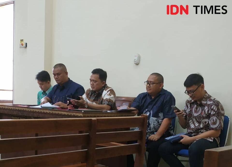 Pihak termohon, penyidik Kejati Lampung saat menghadiri sidang putusan Praperadilan. (IDN Times/Tama Yudha Wiguna).