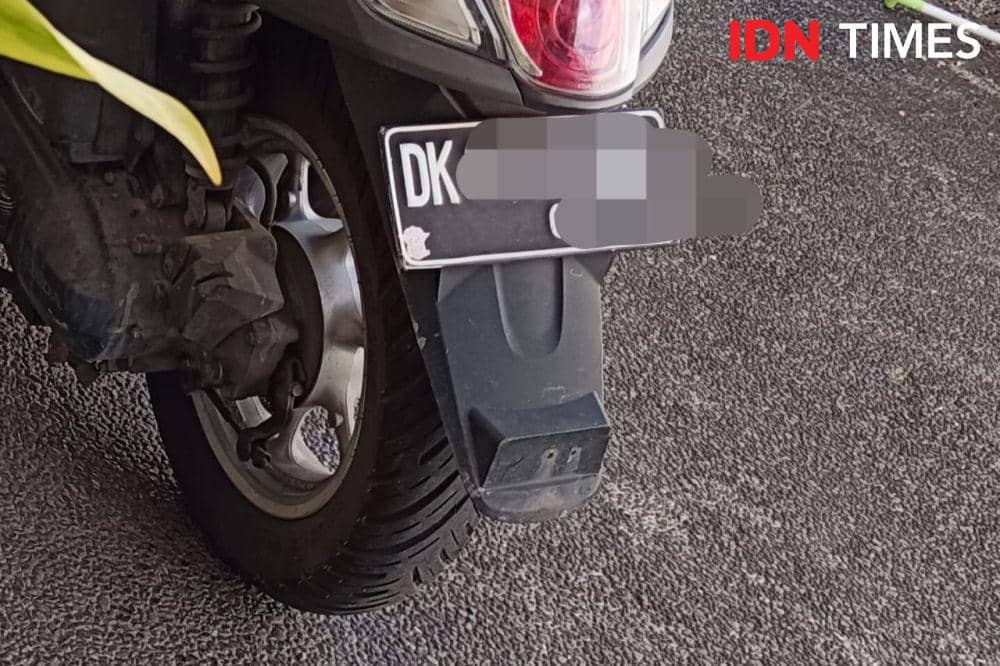ilustrasi plat DK (IDN Times/istimewa)