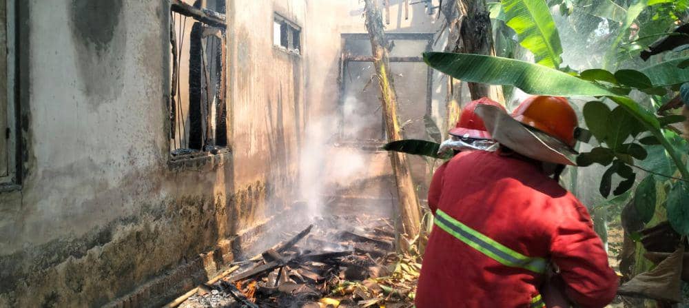 Tabungan Rp10 Juta Milik Lansia di Ponorogo Ludes Terbakar