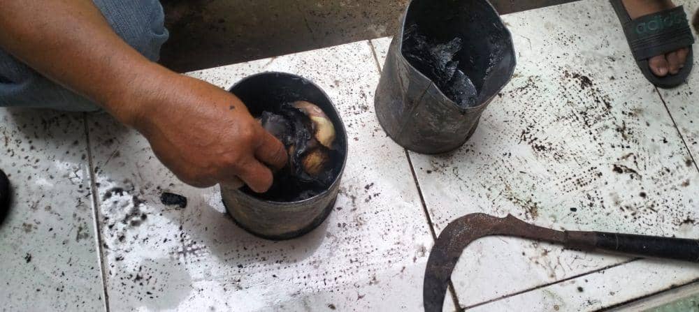 Uang tabungan Rp10 juta dan gabah 15 karung hasil panen turut jadi arang. IDN Times/ Riyanto