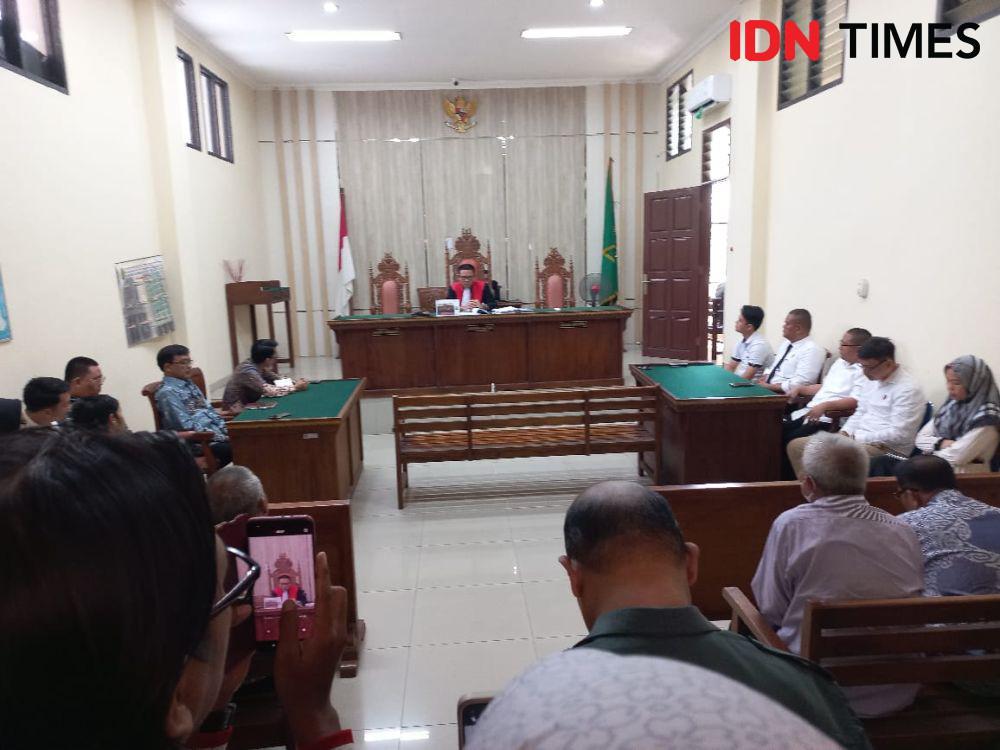 Putusan sidang praperadilan tersangka Agus Nompitu, eks Kadisnaker Provinsi Lampung. (IDN Times/Tama Yudha Wiguna).
