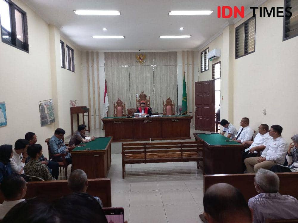Putusan sidang praperadilan tersangka Agus Nompitu, eks Kadisnaker Provinsi Lampung. (IDN Times/Tama Yudha Wiguna).