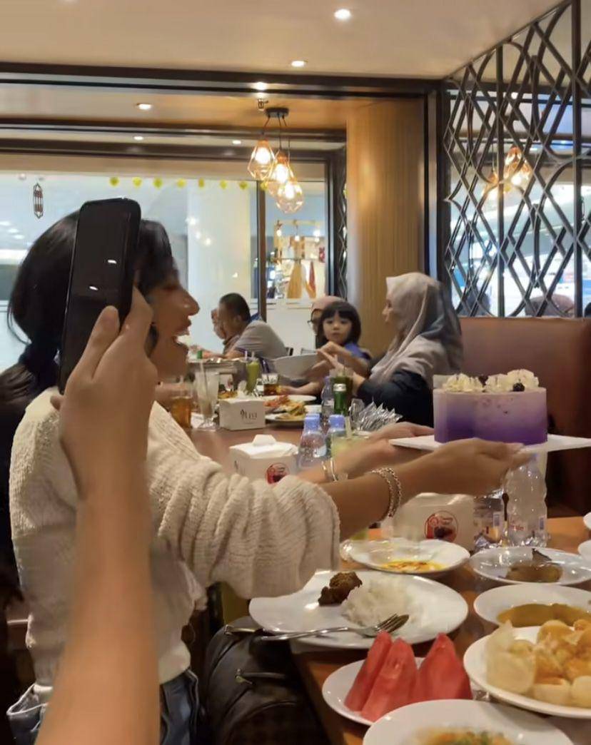 potret Shenina rayakan ulang tahun ayah Angga Yunanda (Instagram.com/dinda_yunarmi)