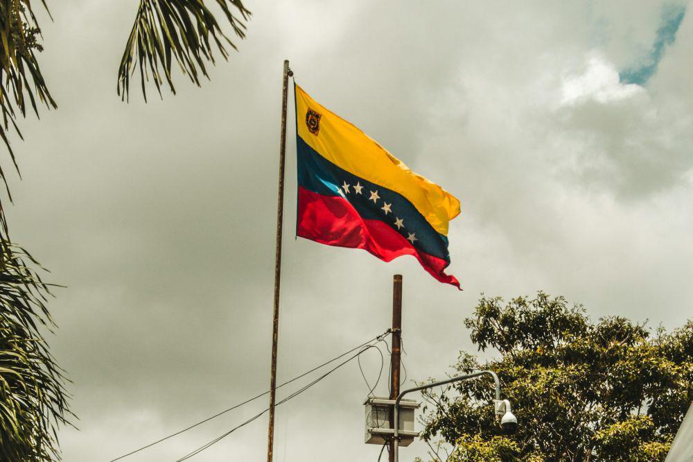 Venezuela: Warga yang Dideportasi ke El Salvador Bukan Geng Kriminal