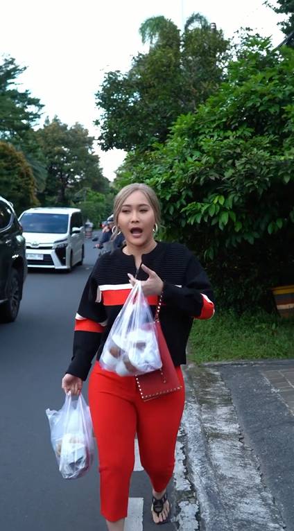 potret Inul dan Adam berburu takjil (instagram.com/inul.d)