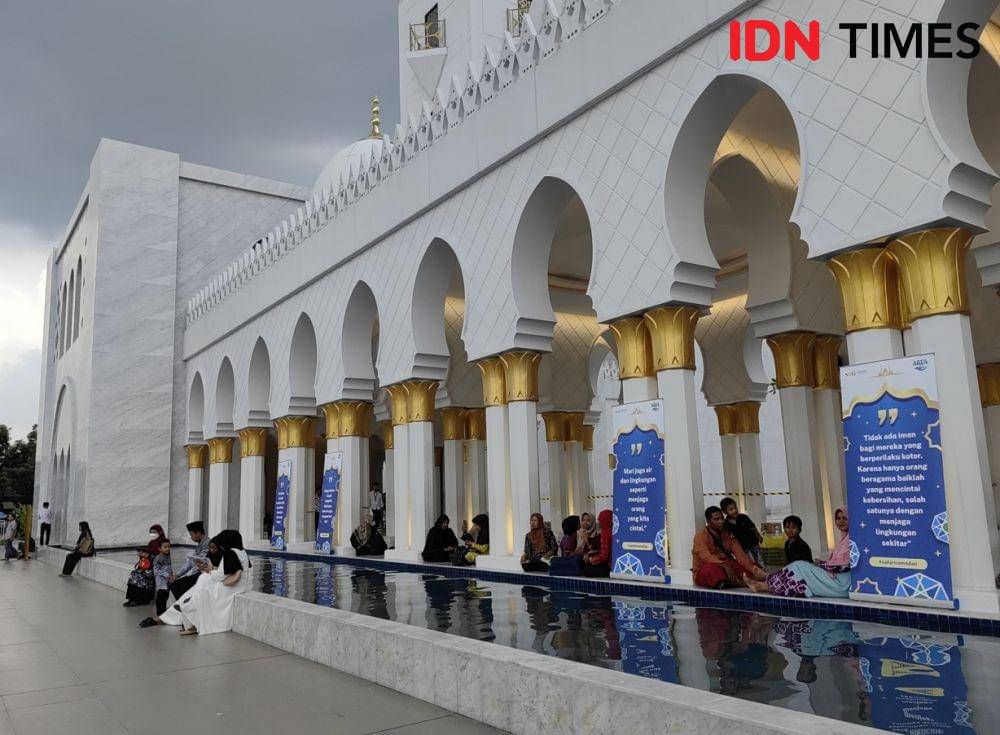 Masjid Raya Syeikh Zayed wisata religi di Solo