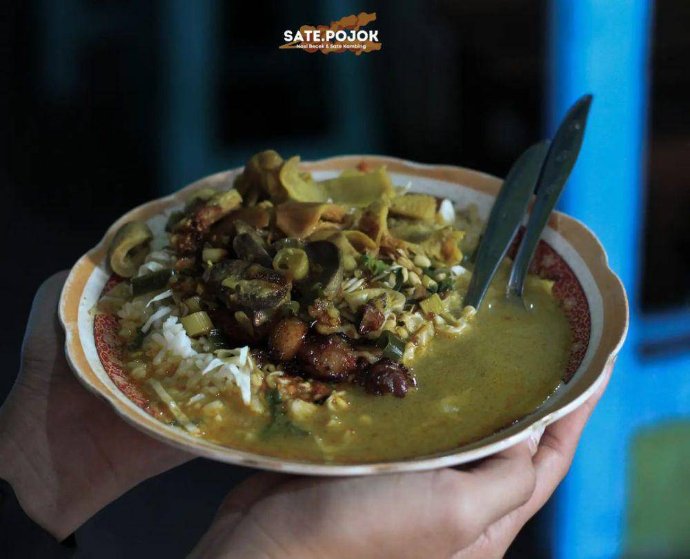 Seporsi nasi becek di warung Pojok, Nganjuk. Instagram/satebecek.pojok