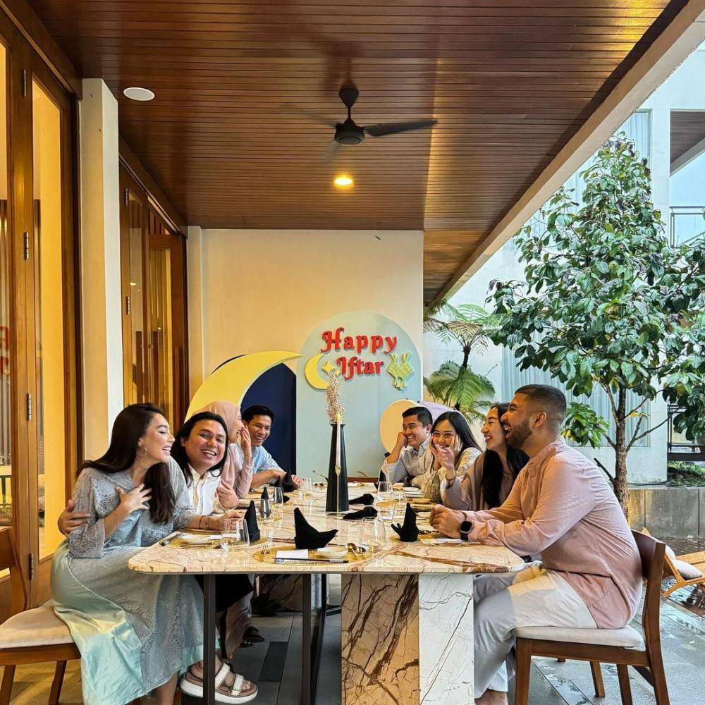 potret buka puasa bersama Keanu dan geng artis (instagram.com/hassanalaydrus)