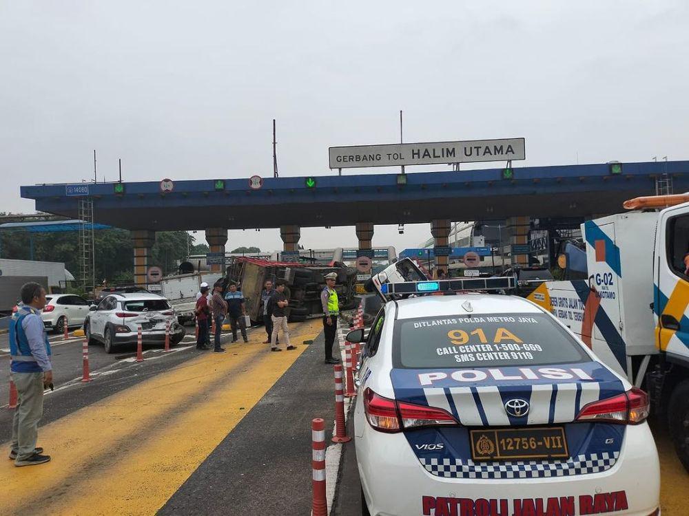 Kecelakaan Beruntun di Tol Halim Utama: Pengemudi Truk Masih 18 Tahun